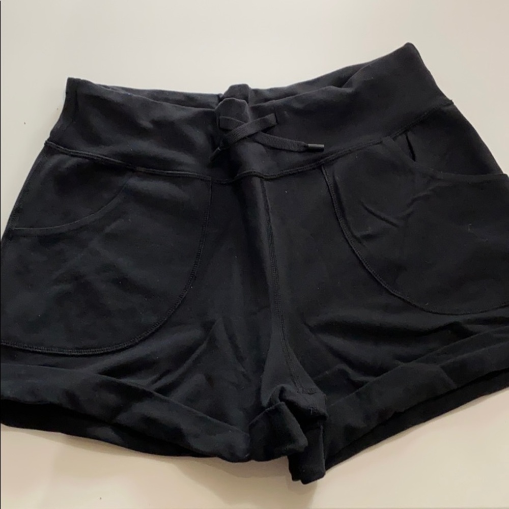 Lululemon size 6 Stilly still shorts